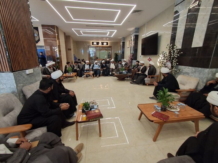 ဆင်းဒ် ကျောင်းသားကောင်စီ ၏ ကိုယ်စားလှယ်အဖွဲ့  သည် H.I  ဆယက်ဒ် ရှဟဲန်ရှားဟ် ဟိုစိုင်းန်  နကဝီ နှင့်  နဂျဖ် မြို့ တွင် တွေ့ဆုံ  ။ ။ Photos