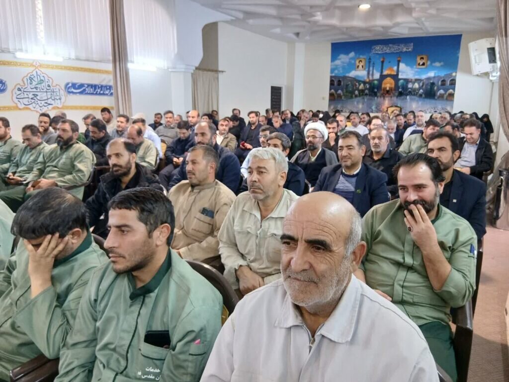 ویژه برنامه آموزشی ایام فاطمیه ویژه پرسنل آستان مقدس حضرت معصومه(س) برگزار شد + عکس