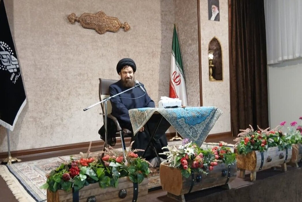 ویژه برنامه آموزشی ایام فاطمیه ویژه پرسنل آستان مقدس حضرت معصومه(س) برگزار شد + عکس