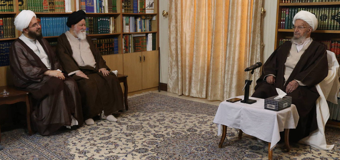 آية اللّه مكارم الشيرازيّ: ضرورة تركيز خطب الجمعة على القضايا الراهنة ومشكلات الناس