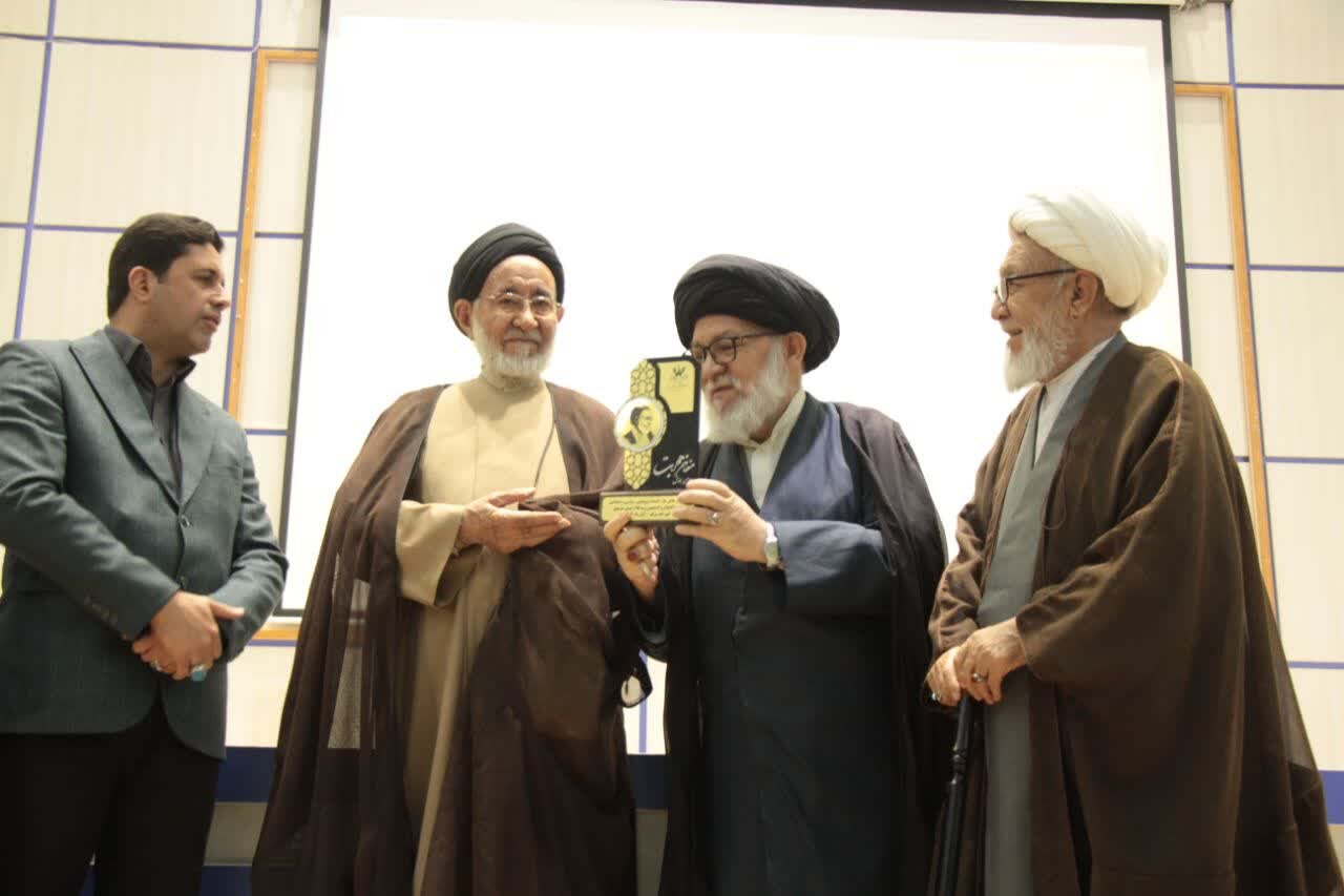 همایش مفاخر هجرت: استاد موسوی نماد علم و مجاهدت افغانستانیها