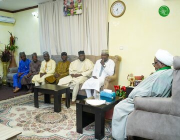 အာယာသွလ္လာဟ် ရှိက်ခ် ဇက်ဇကီက သတင်းထောက်များအားနိုင်ဂျီးရီးယားလူ့အဖွဲ့အစည်းတွင် ကွဲပြားမှုကို လှုံ့ဆော်ခြင်းမှရှောင်ကြဉ်ရန်အကြံပေးမိန့်ကြား ။ ။ Photos