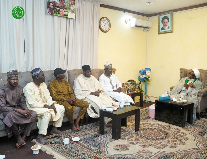 အာယာသွလ္လာဟ် ရှိက်ခ် ဇက်ဇကီ က က သတင်းထောက်များအား နိုင်ဂျီးရီးယားလူ့အဖွဲ့အစည်းတွင် ကွဲပြားမှုကို လှုံ့ဆော်ခြင်းမှ ရှောင်ကြဉ်ရန် အကြံပေး မိန့်ကြား ။ ။ Photos