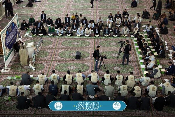 تقرير مصور/ محفل قرآنيً في رحاب الصحن الحسينيّ لخدّام الإمام الحسين (ع)