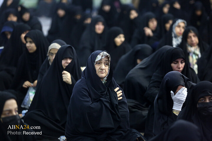 سوگواری بانوان برای بانوی دو عالم در حرم بانوی کرامت