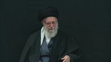 ویدیو | ورود رهبر انقلاب به مراسم عزاداری شهادت حضرت زهرا(س)