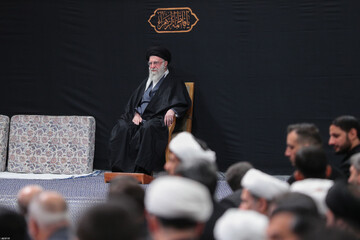 Galeri Foto: Suasana Malam Pertama Majelis Duka Fatimiyah dengan Kehadiran Ayatullah Khamenei