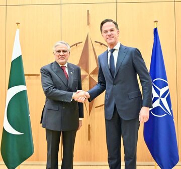 پاکستانی وزیر خارجہ کی نیٹو سیکرٹری جنرل سے خطے کی سلامتی اور عالمی امور پر گفتگو