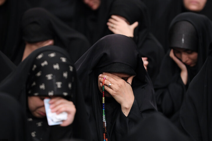 Imam Khamenei attends first night of mourning ceremony for Hazrat Zahra