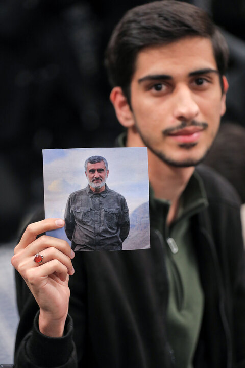 تقرير مصور/ قائد الثورة الاسلامية يشارك في إحياء الليلة الأولى من مراسم العزاء لاستشهاد السيدة الزهراء