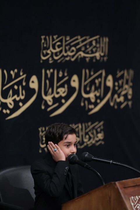 تقرير مصور/ قائد الثورة الاسلامية يشارك في إحياء الليلة الأولى من مراسم العزاء لاستشهاد السيدة الزهراء