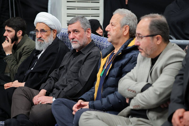 تقرير مصور/ قائد الثورة الاسلامية يشارك في إحياء الليلة الأولى من مراسم العزاء لاستشهاد السيدة الزهراء