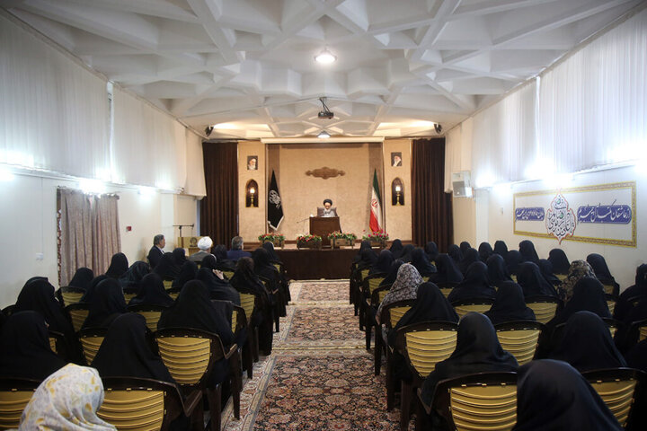 Photos: Iranian martyrs' family meet with Custodian of Hazrat Masoumeh holy shrine