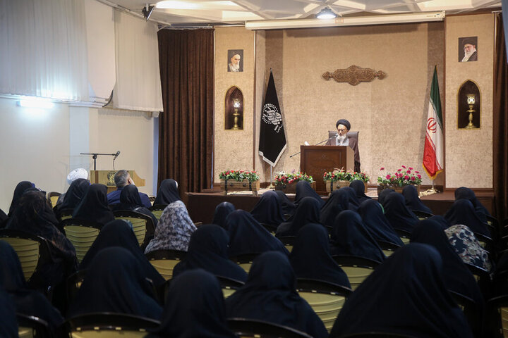 Photos: Iranian martyrs' family meet with Custodian of Hazrat Masoumeh holy shrine