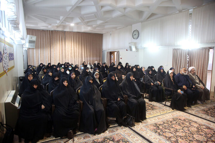 Photos: Iranian martyrs' family meet with Custodian of Hazrat Masoumeh holy shrine