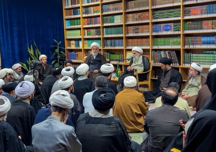 آیت الله کریمی جهرمی: علم و هدایت‌گری، ملاک برتری انسان در قرآن است