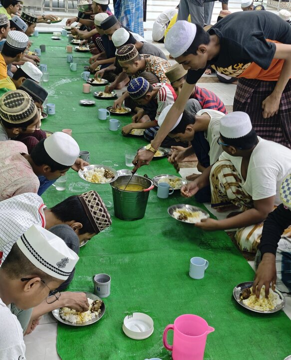 ဒေါပုံမြို့နယ် နွယ်အေးစွန္နီဂျာမဗလီကြီး ၏ မဒရ်စဟ်အဗ်ဒွလ်မသီးန် ကျောင်းသားများ အတွက် ထမင်း အလှူ  ။ ။ Photos