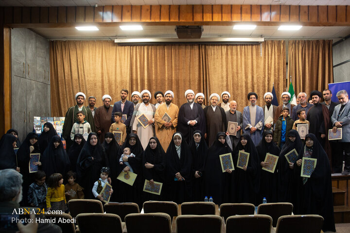 مراسم رونمایی از ۴۰ جلد کتاب کارگروه «تجربه‌نگاری فرهنگی‌ـ‌تبلیغی» یکشنبه ۲۵ آبان ۱۴۰۴ با حضور و سخنرانی حجت‌الاسلام والمسلمین قمی، رئیس سازمان‌تبلیغات و حجت‌الاسلام والمسلمین واعظی، رییس دفتر تبلیغات حوزه علمیه و مدیران فرهنگی و پژوهشگران در پژوهشکده تبلیغی فرهنگی باقرالعلوم(ع) قم برگزار شد.