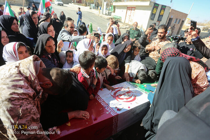 مراسم بدرقه کاروان شهدای دفاع مقدس با عنوان «اهالی بهشت» شامگاه یکشنبه ۲۵ آبان ۱۴۰۴ در گلستان شهدای اصفهان آغاز شده و پیکرهای مطهر این شهدا در شهرستان‌های مختلف اصفهان تشییع خواهد شد