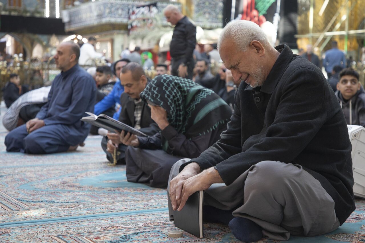 Crowds of visitors participate in reciting Du'a al-Nudbah at shrine of Aba al-Fadl al-Abbas (+Photos)