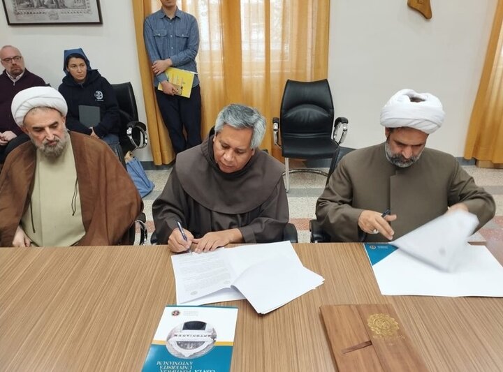 انعقاد تفاهم‌نامه همکاری دانشگاه بین‌المللی اهل‌بیت(ع) با دانشگاه پاپی آنتونیانوم رُم