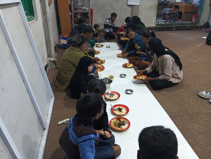 တောင်ကြီး ရှီအဟ် အေမာမ်ဘာရာ တွင် သခင်မကြီး ဖွာတွေမဟ် ဇဲဟ်ရာ (စ.အ) ၏ ရှဟာဒသ် မဂျ်လစ် ပြုလုပ်  ။ ။ Photos