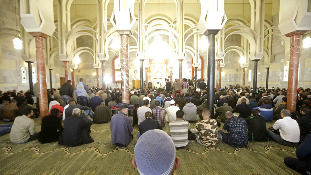 স্পেনে মুসলিম ছাত্র এবং অভিবাসীদের উপস্থিতির প্রতি জনসাধারণের মনোযোগ বৃদ্ধি পেয়েছে।