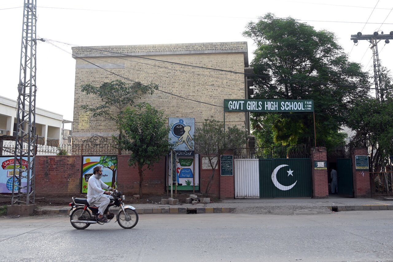 موج انفجار مدارس در شمالغرب پاکستان/ آینده کودکان زیر آوار میرود