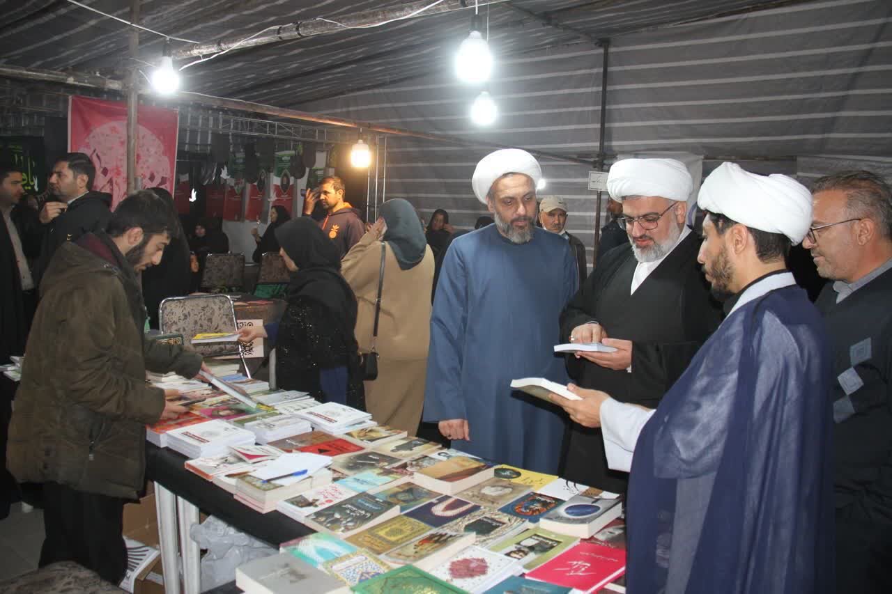 بازدید حجت‌الاسلام ولدان از نمایشگاه موکب انتظار در شیراز