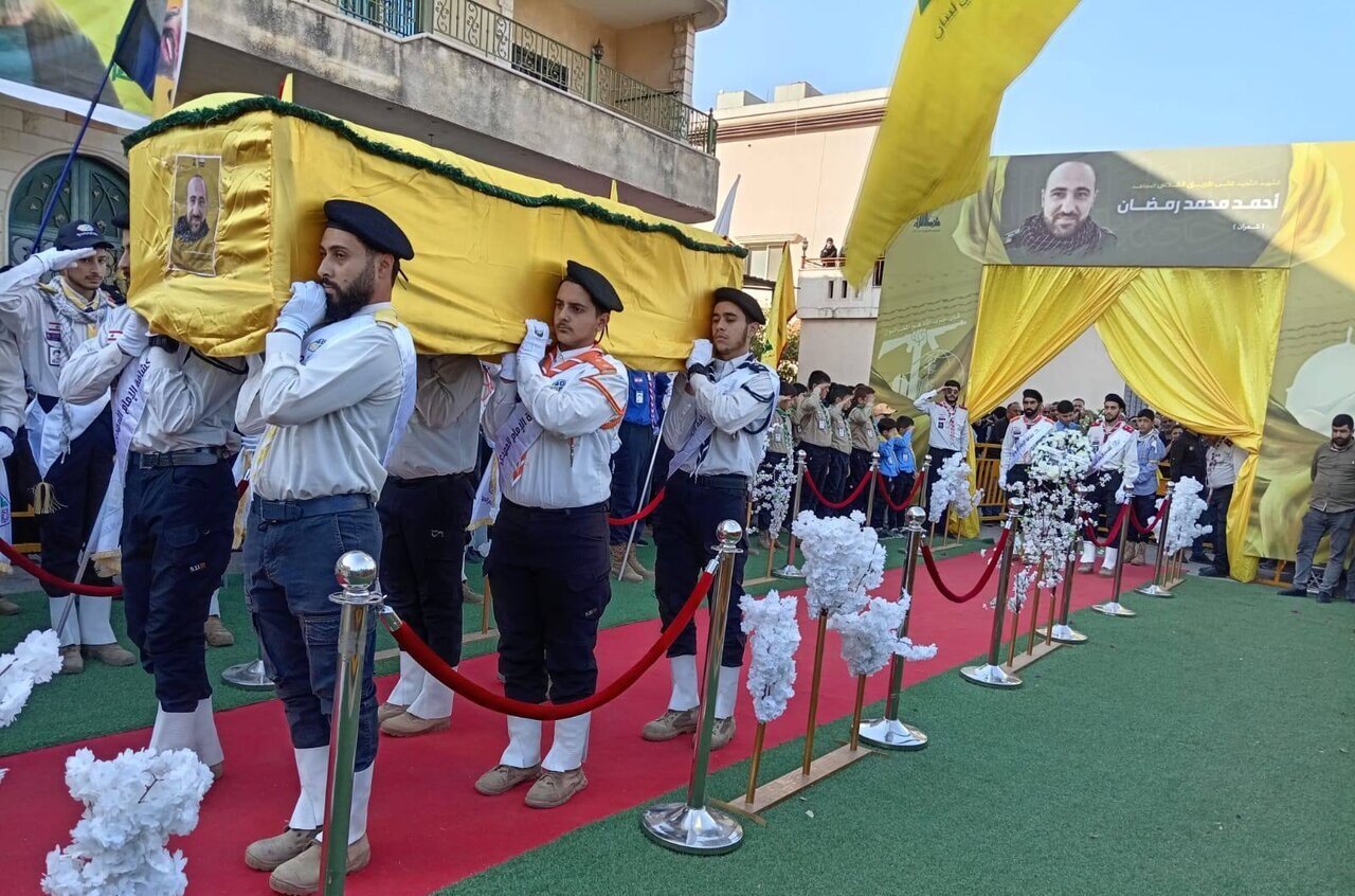 تشییع پیکر شهدای مقاومت، در مناطق بلیدا و فرون در جنوب لبنان برگزار شد + تصاویر