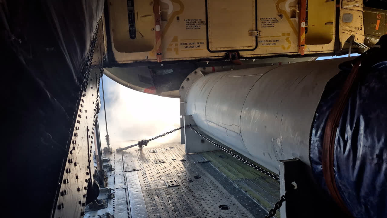 عملیات گسترده نیروی هوافضای سپاه برای اطفای حریق جنگلهای هیرکانی الیت/ نخستین پرواز «فرمیشن دو فروند ایلیوشین ۷۶اطفای حریق» در خاورمیانه انجام شد.