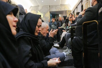 Galeri Foto: Warga Iran Peringati Haul Sayidah Fatimah az-Zahra sa di Kereta Api