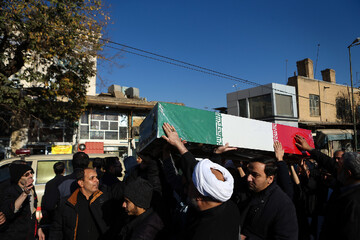 Foto Hesabat | Qumda Həzrət Fatimeyi Zəhranın (s.ə.) şəhadətinin ildönümü ilə eyni vaxta 7 naməlum şəhidin dəfn mərasimi