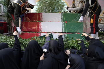 Фото Һесабат | Теһранда Мүгәддәс Мүдафиә Дөнәминин 100 Намәлум Шәһидинин Мүгәддәс Ҹәназәләринин Дәфн Мәрасими