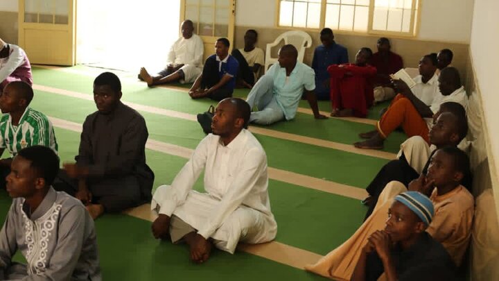 تقرير مصور/ إقامة صلاة الجمعة في مسجد الإمام زين العابدين بالعاصمة البوروندية