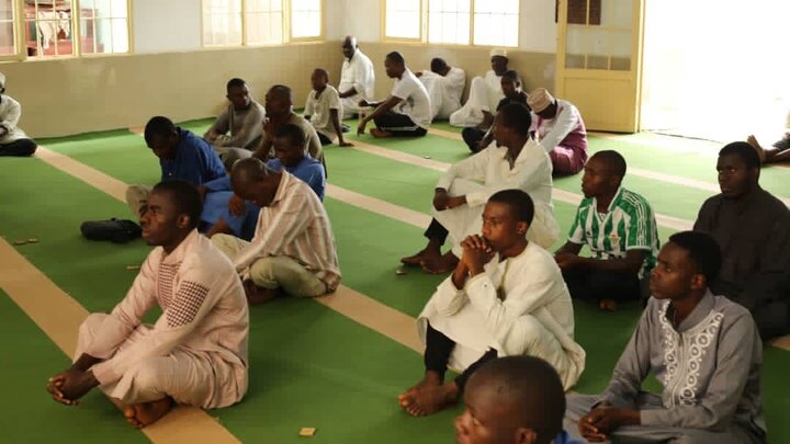 تقرير مصور/ إقامة صلاة الجمعة في مسجد الإمام زين العابدين بالعاصمة البوروندية