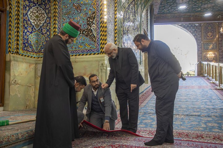 تقرير مصور/  فرش صحن مرقد أبي الفضل العباس (عليه السلام) بالسجاد الجديد