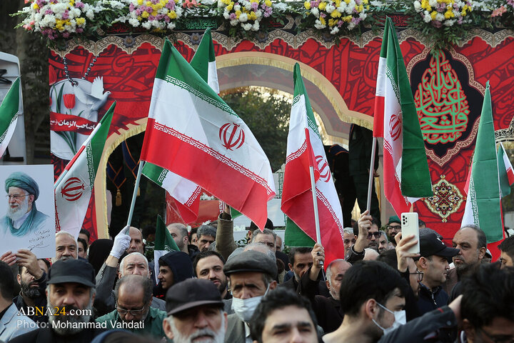 تشییع پیکرهای مطهر ۱۰۰ شهید گمنام دفاع مقدس در تهران