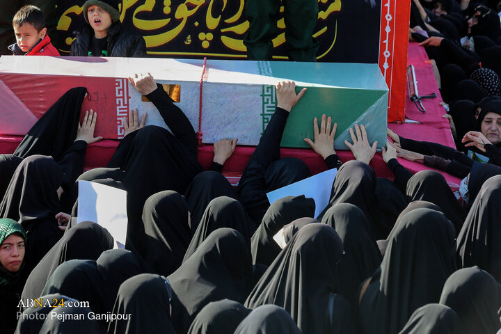 تشییع پیکر شهدای گمنام همزمان با شهادت حضرت فاطمه زهرا (س) در اصفهان