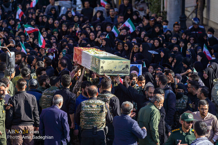 Rapora Wêneyan | Cenazeyê 12 şehîdên nenas bi mebesta roja şehîdbûna Hezreta Fatimeya Zehra (S.X) re li Şîrazê hevdem e hata  pek anîn.