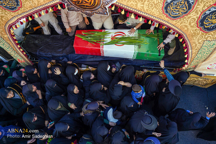 Rapora Wêneyan | Cenazeyê 12 şehîdên nenas bi mebesta roja şehîdbûna Hezreta Fatimeya Zehra (S.X) re li Şîrazê hevdem e hata  pek anîn.