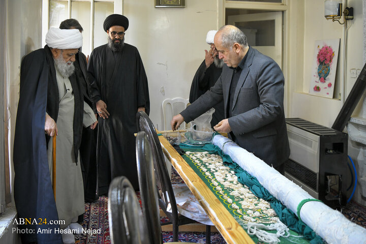 بازدید آیت‌الله کریمی جهرمی از کارگاه دوخت پوش‌های داخل ضریح‌های مطهر در اصفهان