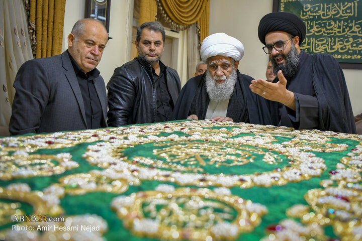 بازدید آیت‌الله کریمی جهرمی از کارگاه دوخت پوش‌های داخل ضریح‌های مطهر در اصفهان