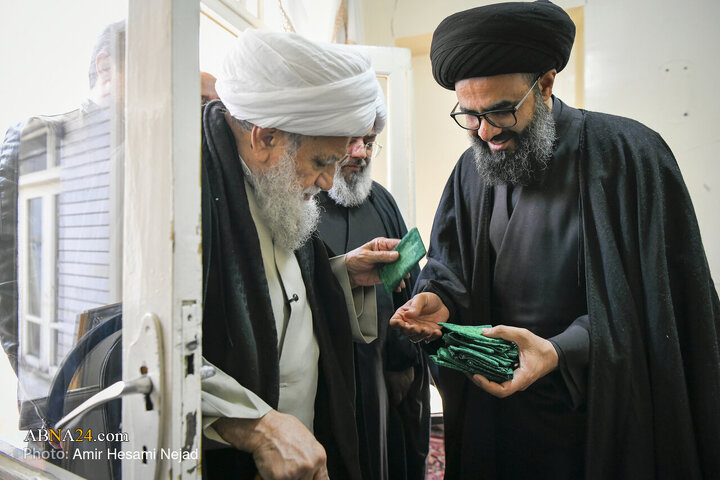 بازدید آیت‌الله کریمی جهرمی از کارگاه دوخت پوش‌های داخل ضریح‌های مطهر در اصفهان