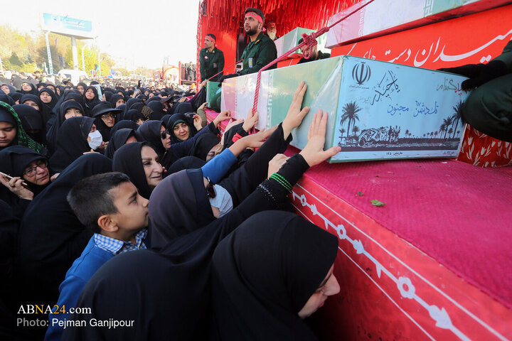 Rapora Wêneyan| Merasîma cenazeyê şehîdên nenas bi mebesta roja merasîma şehîdbûna Hezreta Fatimeya Zehra (S.X) li Îsfehanê re hevdem e hat pak anîn.
