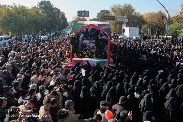 Rapora Wêneyan| Merasîma cenazeyê şehîdên nenas bi mebesta roja merasîma şehîdbûna Hezreta Fatimeya Zehra (S.X) li Îsfehanê re hevdem e hat pak anîn.