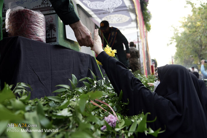 تشییع پیکرهای مطهر ۱۰۰ شهید گمنام دفاع مقدس در تهران _