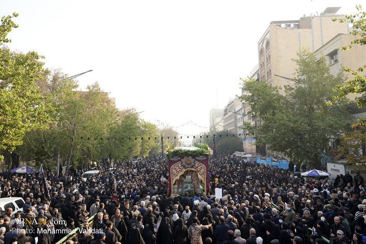 تشییع پیکرهای مطهر ۱۰۰ شهید گمنام دفاع مقدس در تهران _