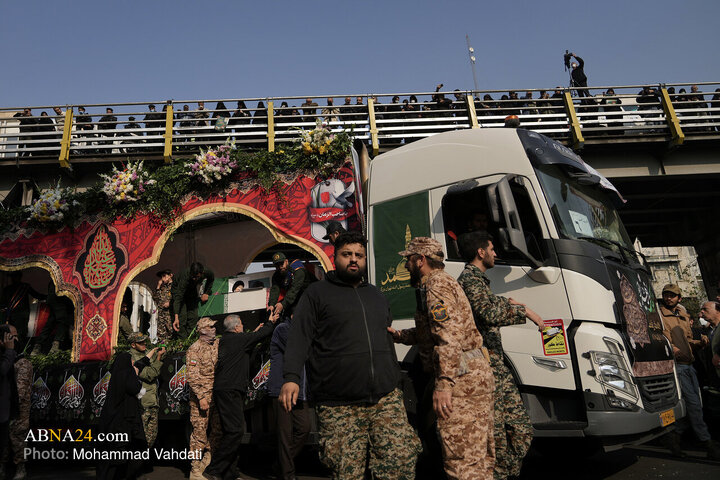 تشییع پیکرهای مطهر ۱۰۰ شهید گمنام دفاع مقدس در تهران _