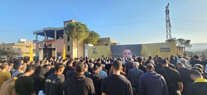 Informe fotográfico | Hezbolá celebra funeral multitudinario por el mártir Haitham al-Masri en Blida, Líbano del Sur